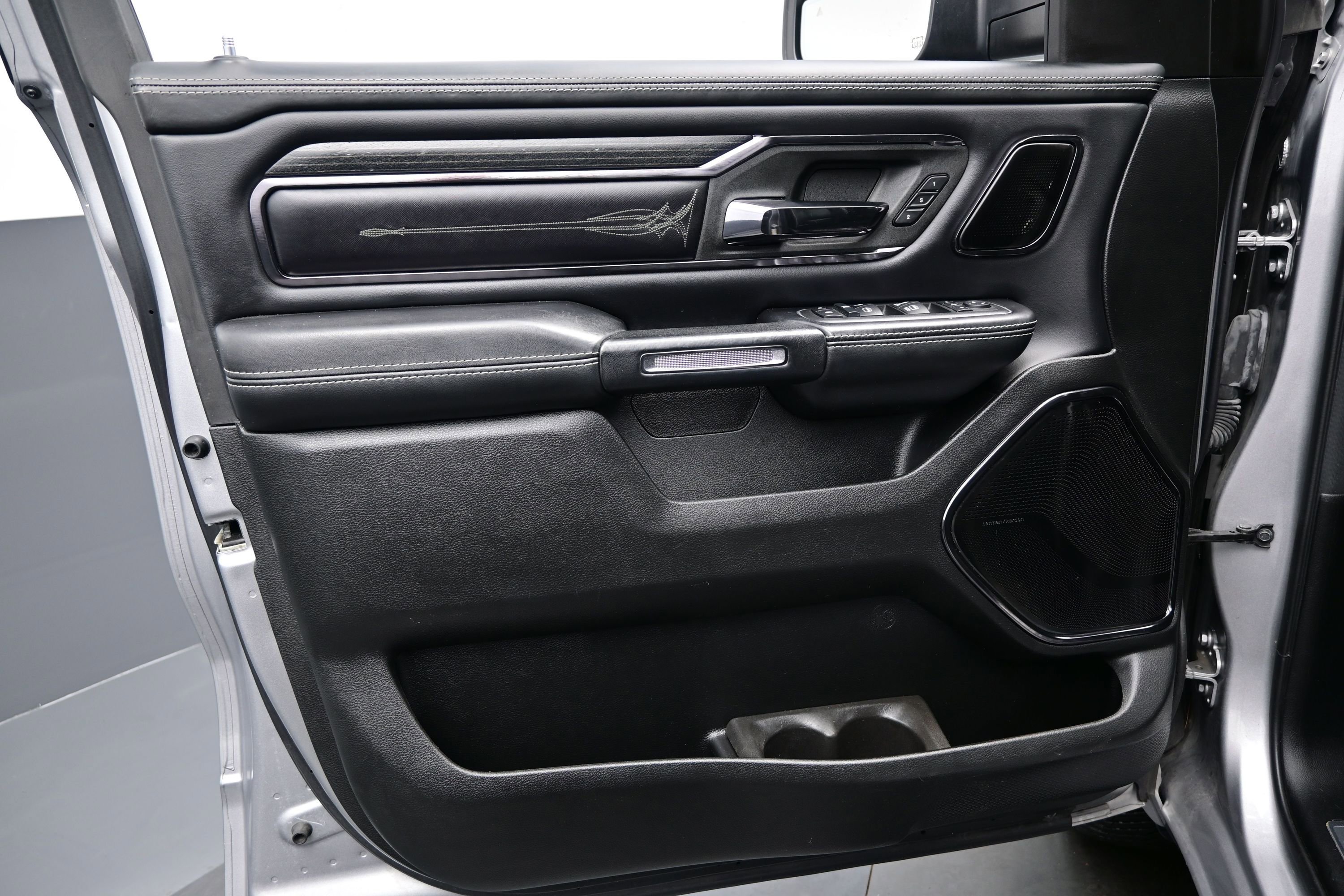 Used 2022 RAM 1500 Limited AWD/4WD image 9