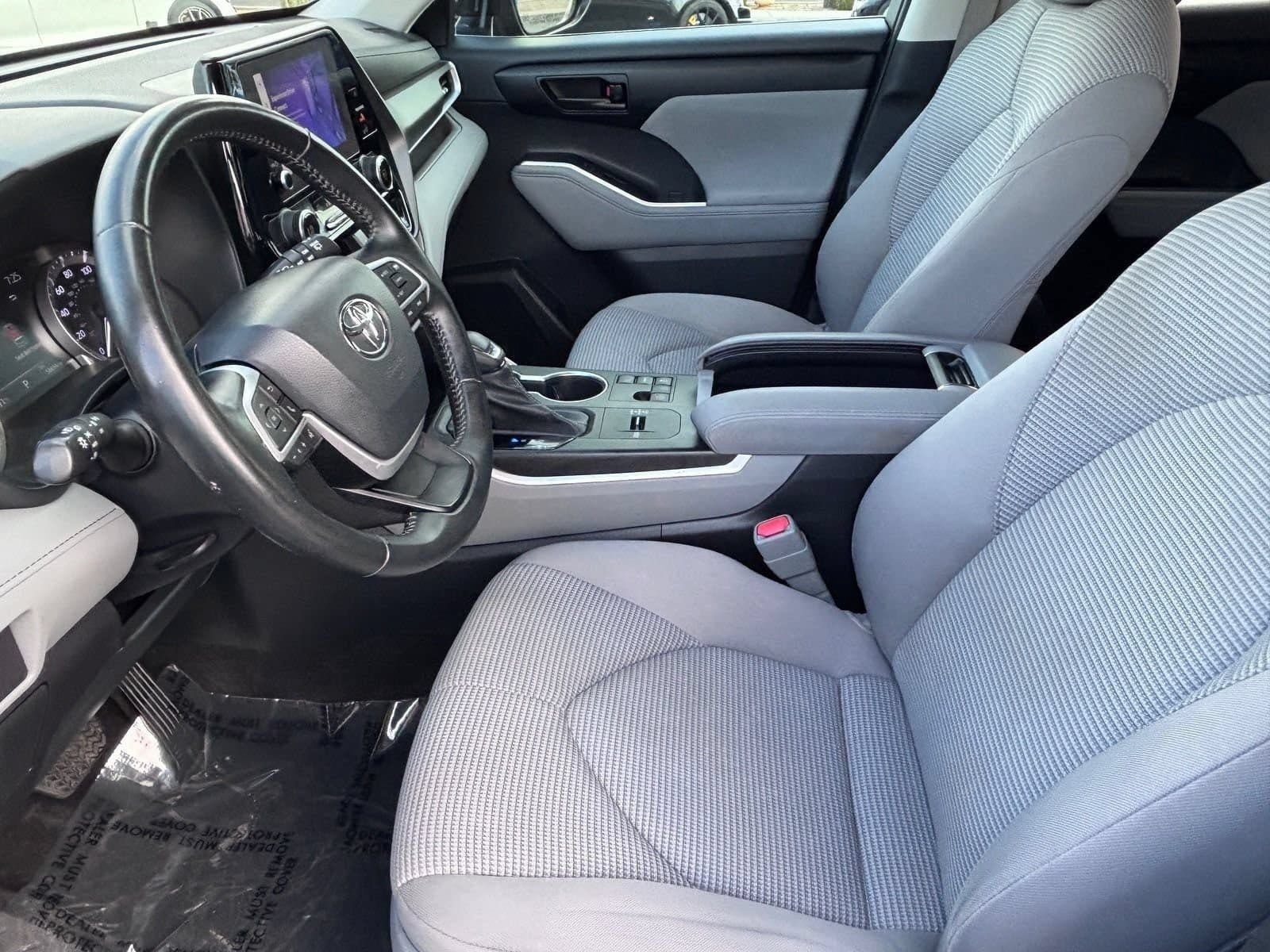 Used 2023 Toyota Highlander LE FWD image 18