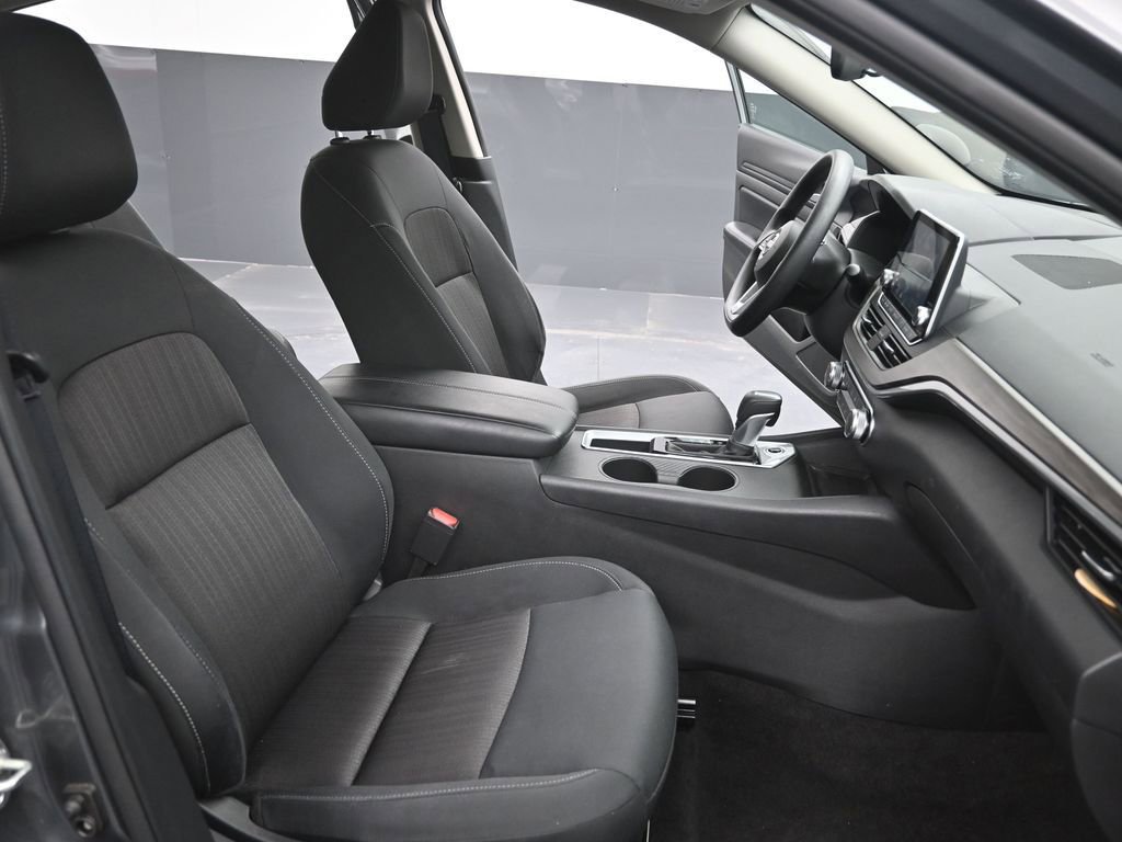 Used 2025 Nissan Altima 2.5 SV image 16