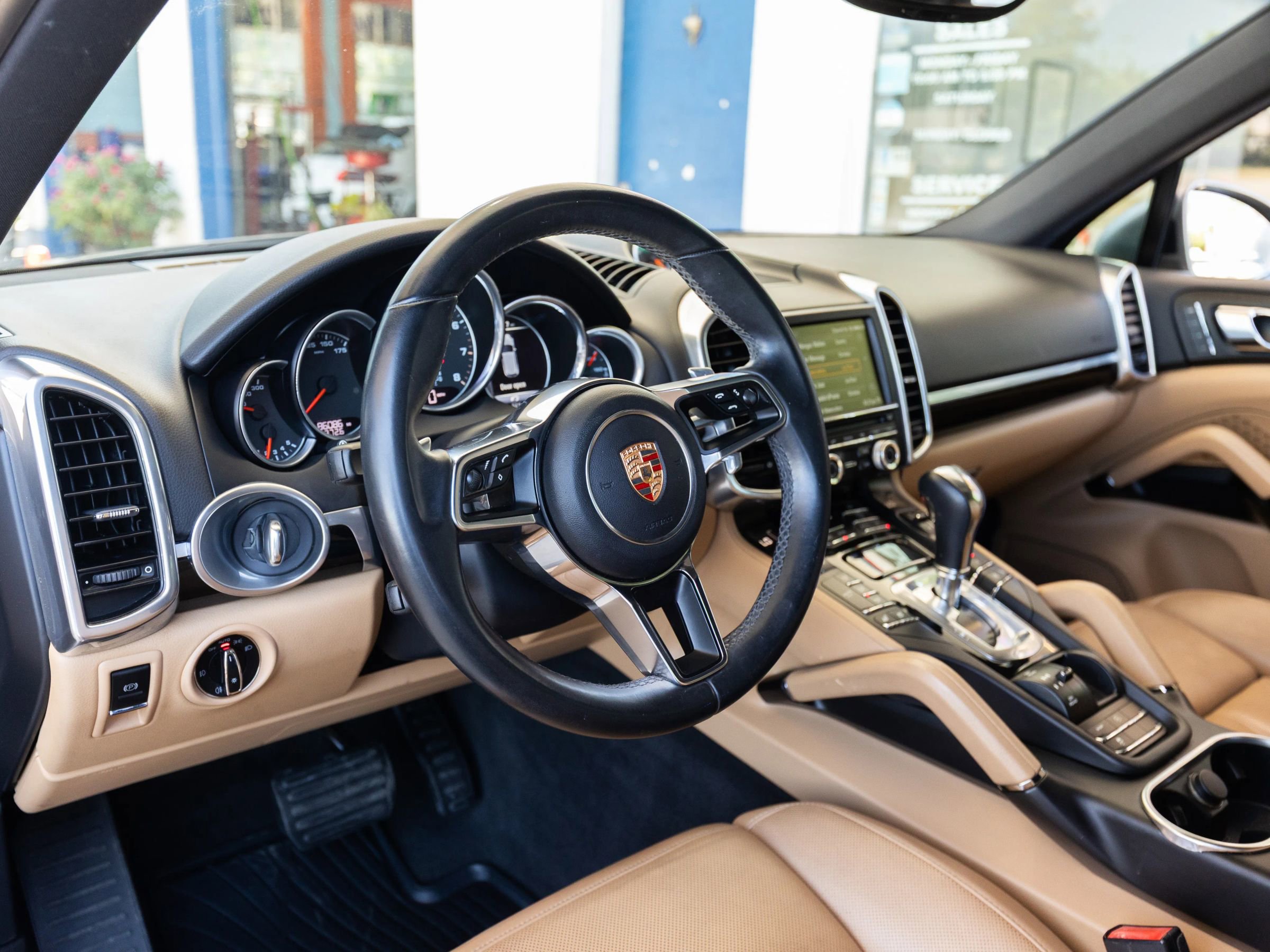 Used 2016 Porsche Cayenne w/ Premium Package AWD/4WD image 19