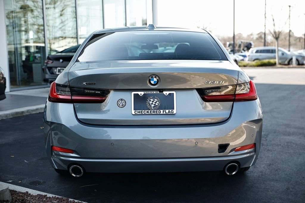 Used 2023 BMW 330i xDrive 330i xDrive w/ Driving Assistance Package image 10