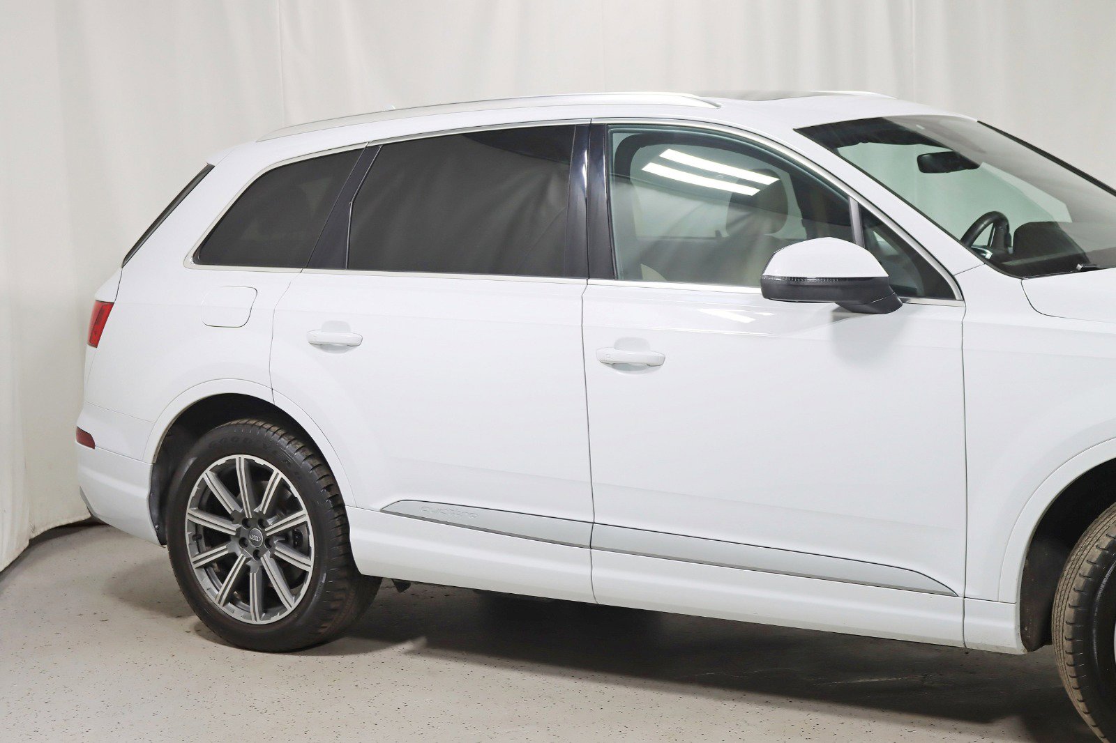 Used 2017 Audi Q7 3.0T Prestige image 3