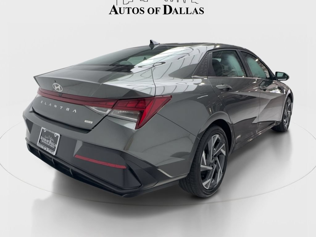 Used 2025 Hyundai Elantra Limited FWD image 7
