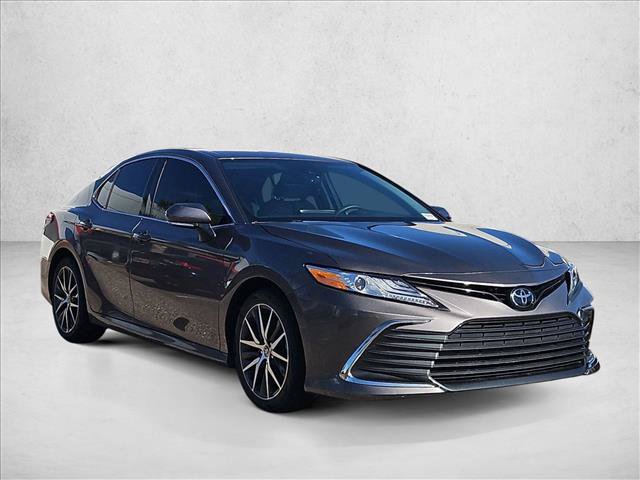 Used 2024 Toyota Camry XLE FWD image 3