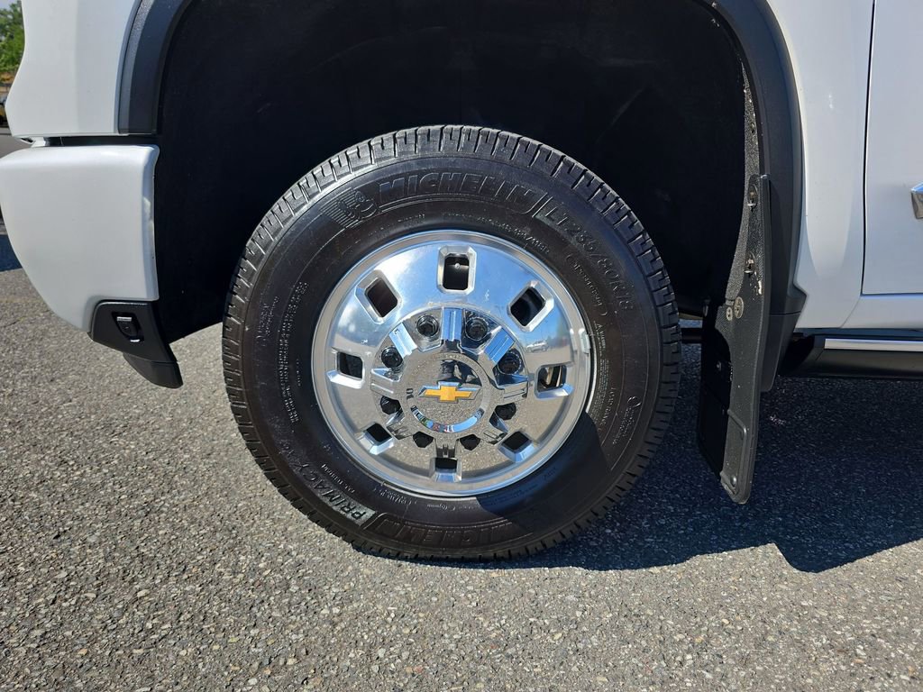 Certified 2025 Chevrolet Silverado 3500 High Country w/ Technology Package image 40
