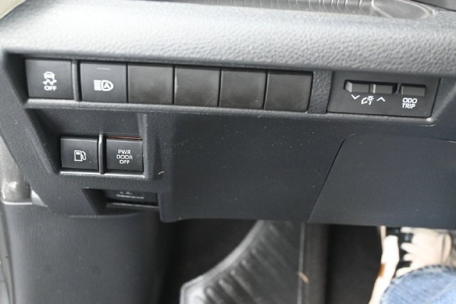 Used 2021 Toyota Sienna XLE FWD image 14