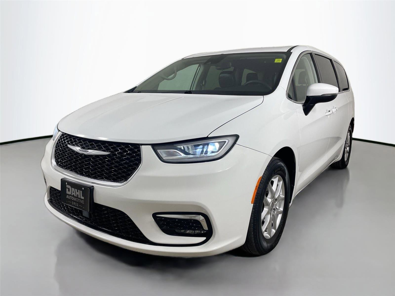 Used 2023 Chrysler Pacifica Touring-L image 4