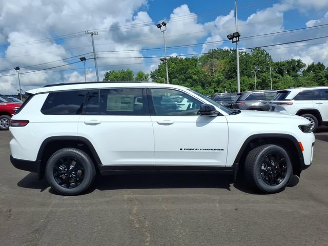 New 2026 Jeep Grand Cherokee L 4WD image 2