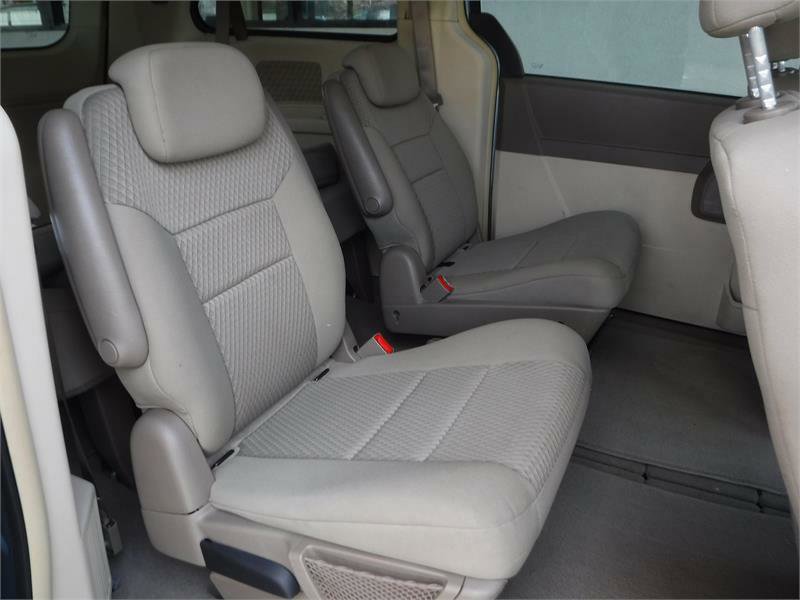 Used 2010 Chrysler Town & Country LX w/ PWR Convenience Group image 5