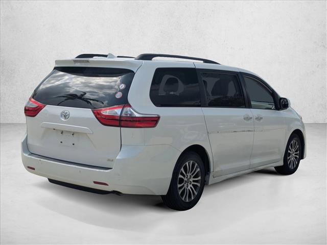 Used 2019 Toyota Sienna XLE w/ XLE Navigation Package FWD image 5