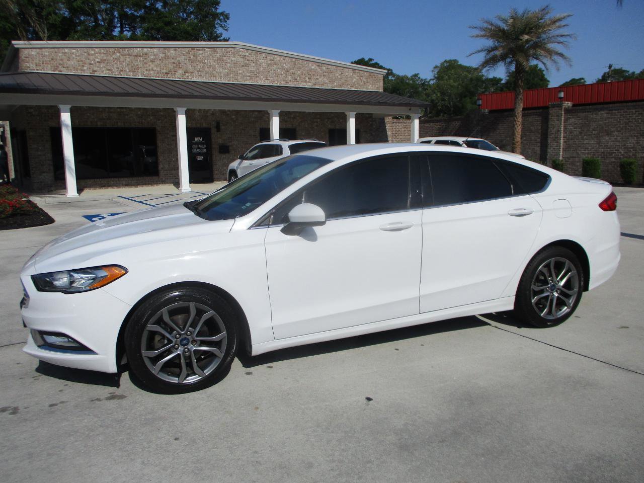 Used 2017 Ford Fusion SE w/ Equipment Group 201A image 14