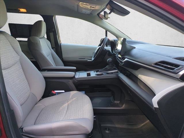 Used 2025 Toyota Sienna LE image 20