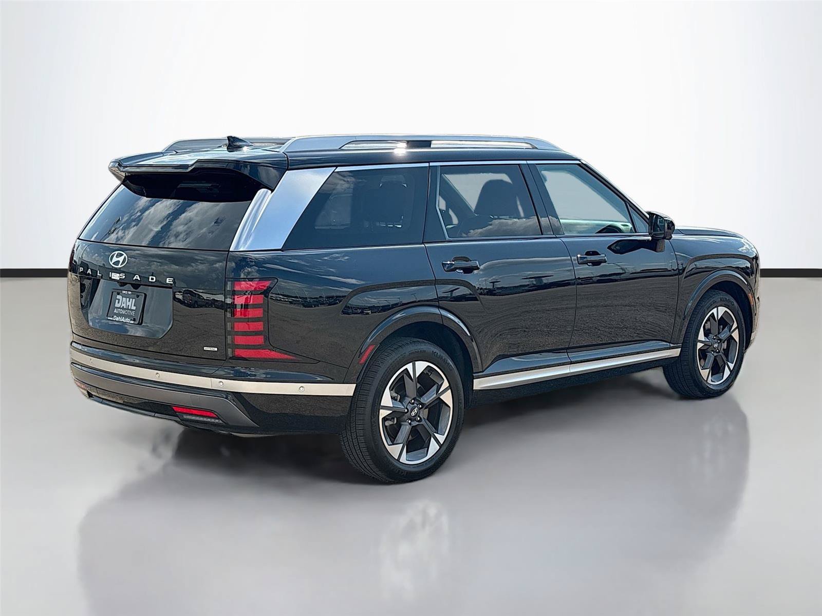 Certified 2026 Hyundai Palisade Limited AWD/4WD image 13