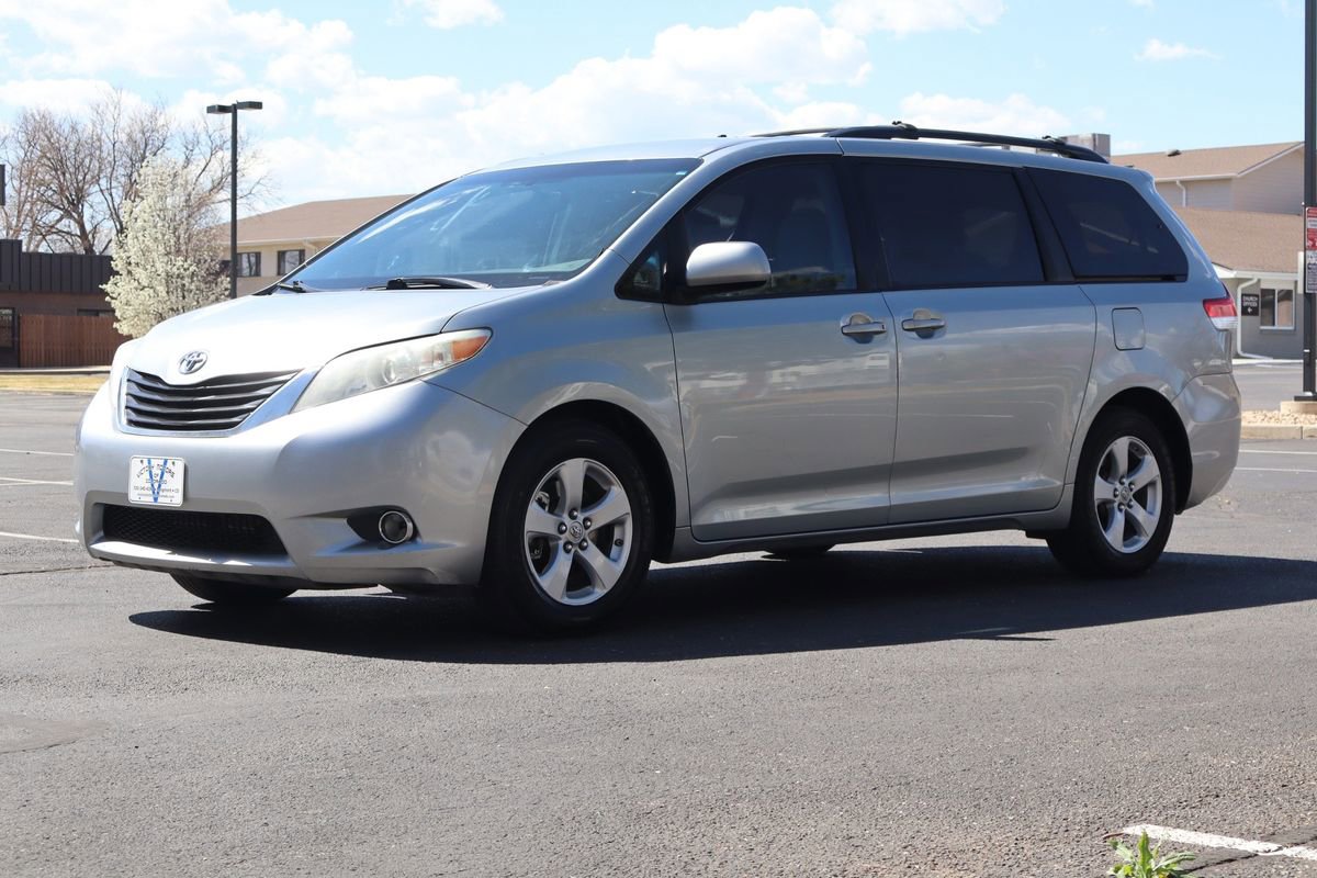 Used 2011 Toyota Sienna LE w/ Towing Pkg FWD image 11