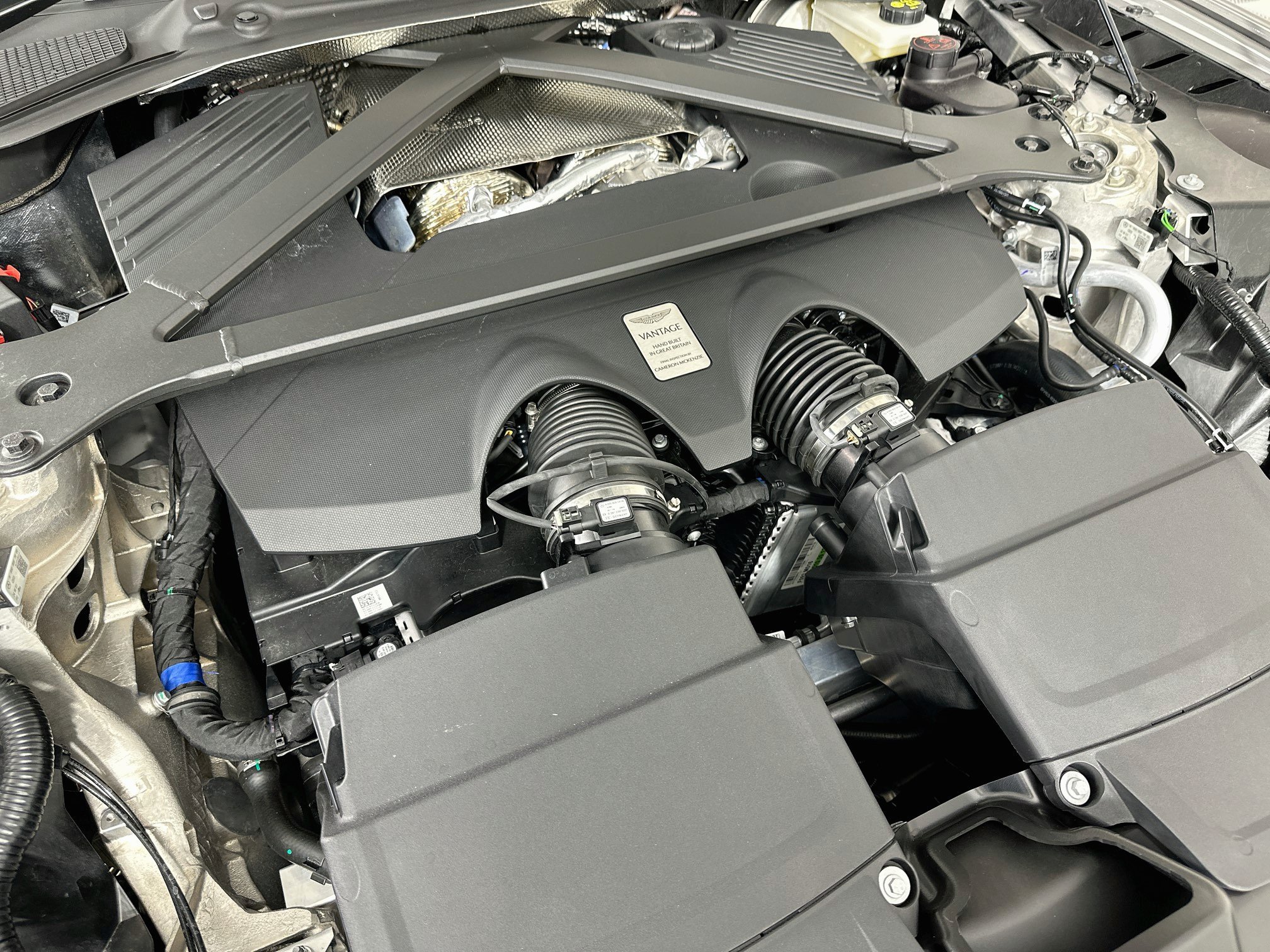 Used 2026 Aston Martin V8 Vantage Coupe RWD image 29
