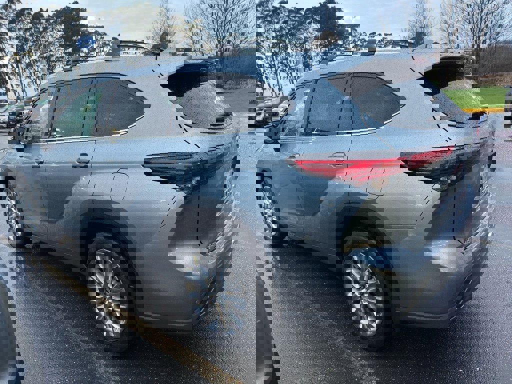 Used 2021 Toyota Highlander Limited image 9