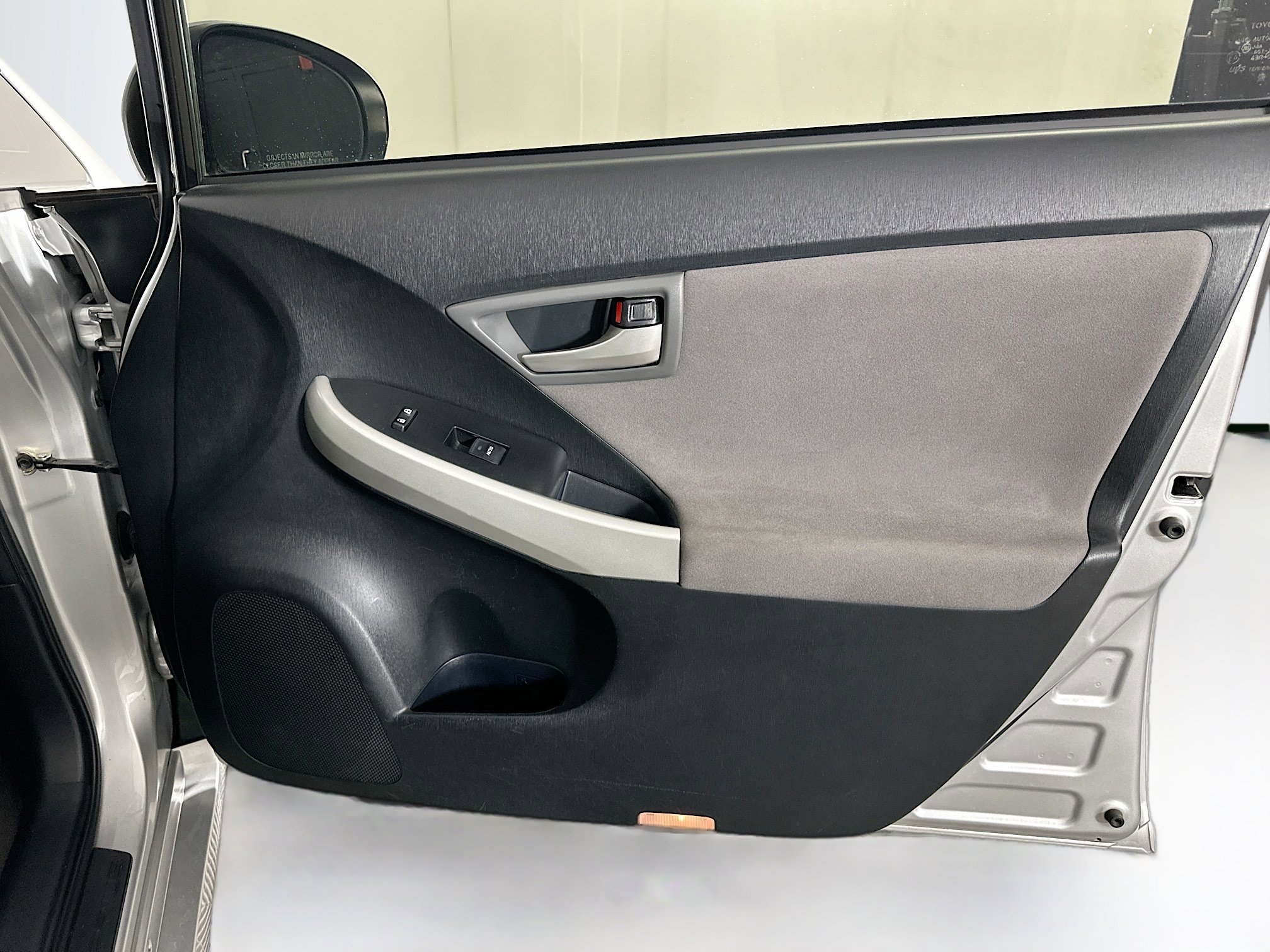 Used 2014 Toyota Prius Prime Plug-In Hybrid image 29