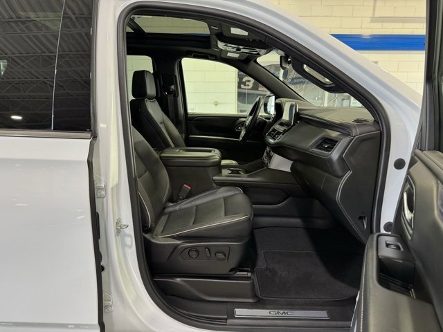 Used 2023 GMC Yukon SLT image 16