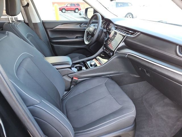 Used 2023 Jeep Grand Cherokee L Laredo image 26