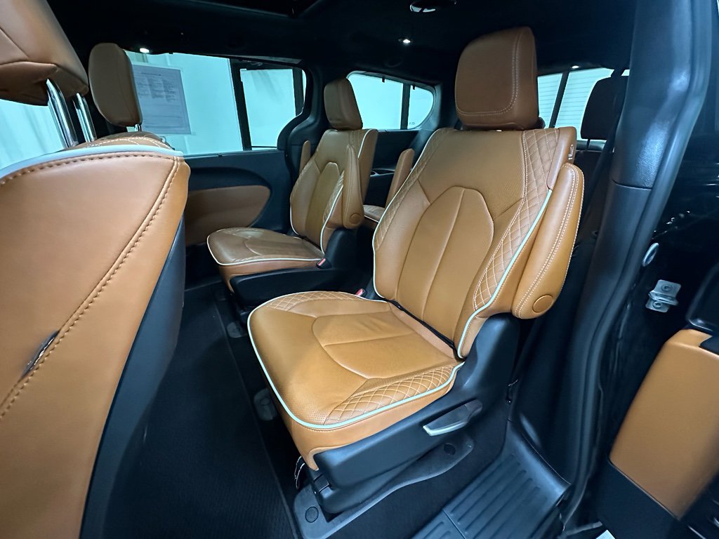 Used 2025 Chrysler Pacifica Pinnacle image 26