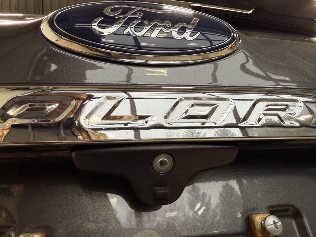 Used 2017 Ford Explorer XLT w/ Equipment Group 202A image 7