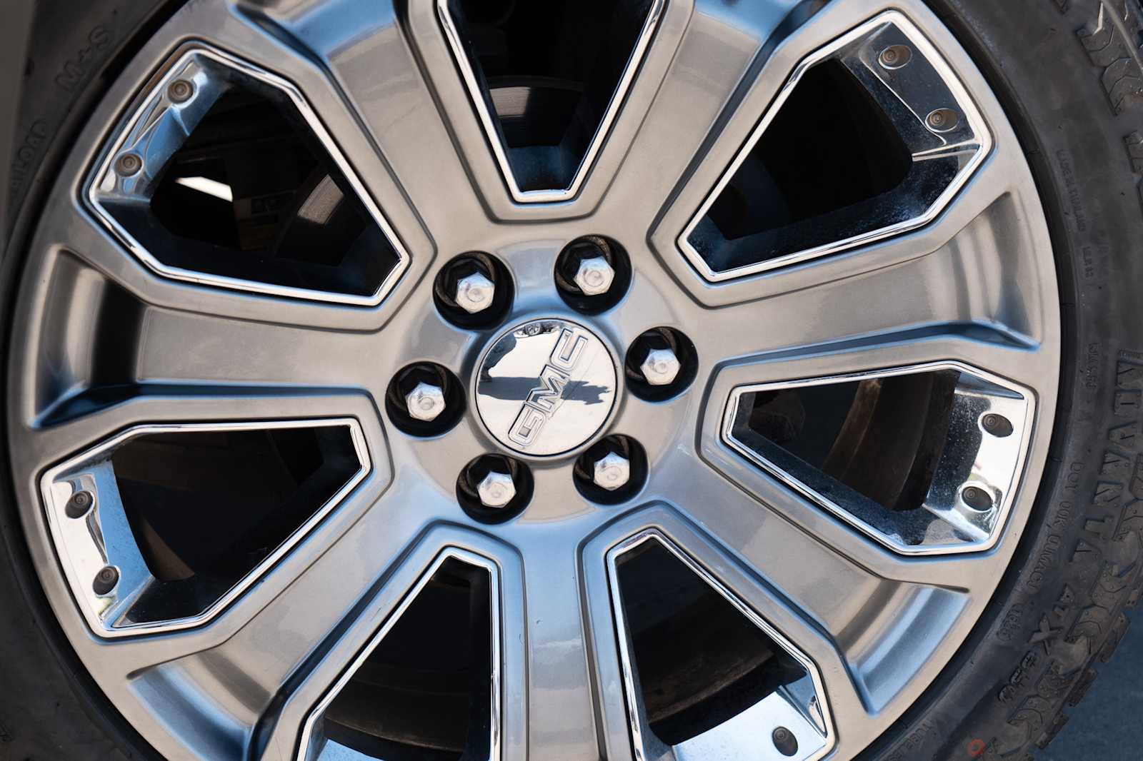 Used 2015 GMC Yukon Denali w/ Premium Package image 2