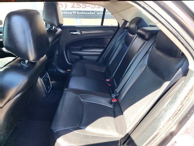Used 2018 Chrysler 300 Limited AWD/4WD image 11