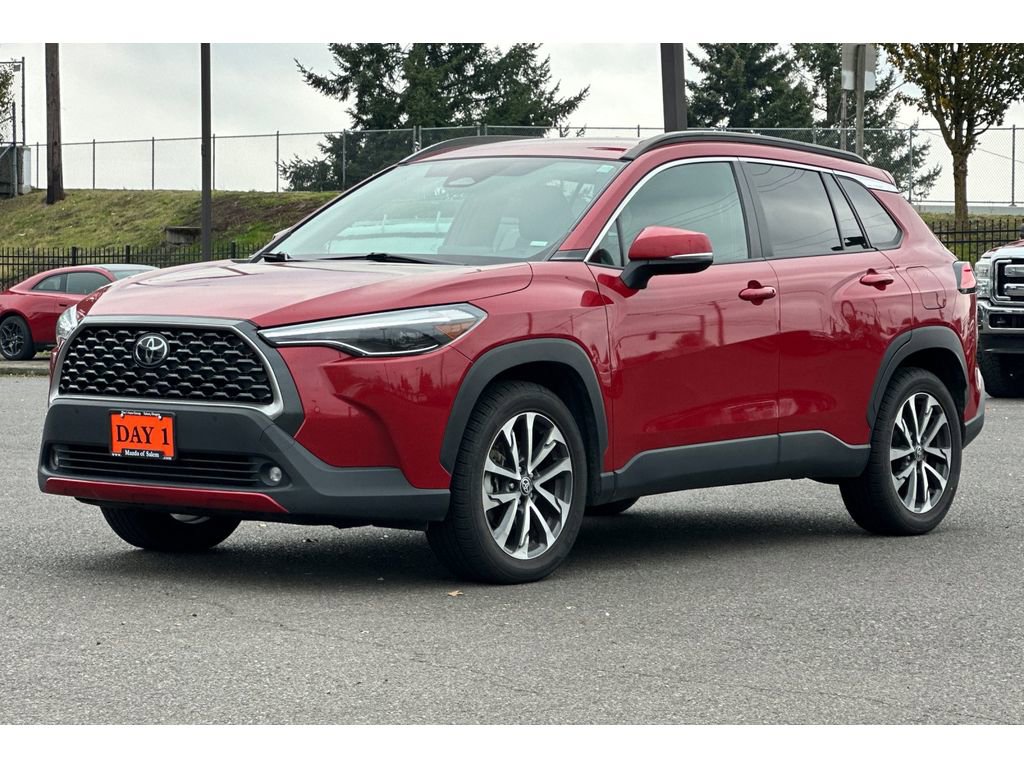 Used 2023 Toyota Corolla Cross XLE image 10