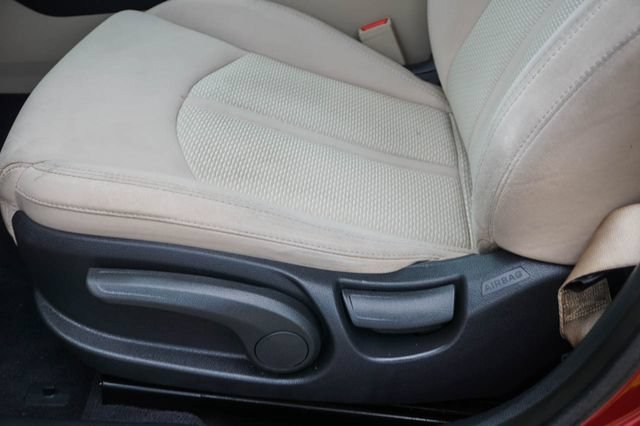 Used 2015 Hyundai Sonata SE w/ Winter Package FWD image 8