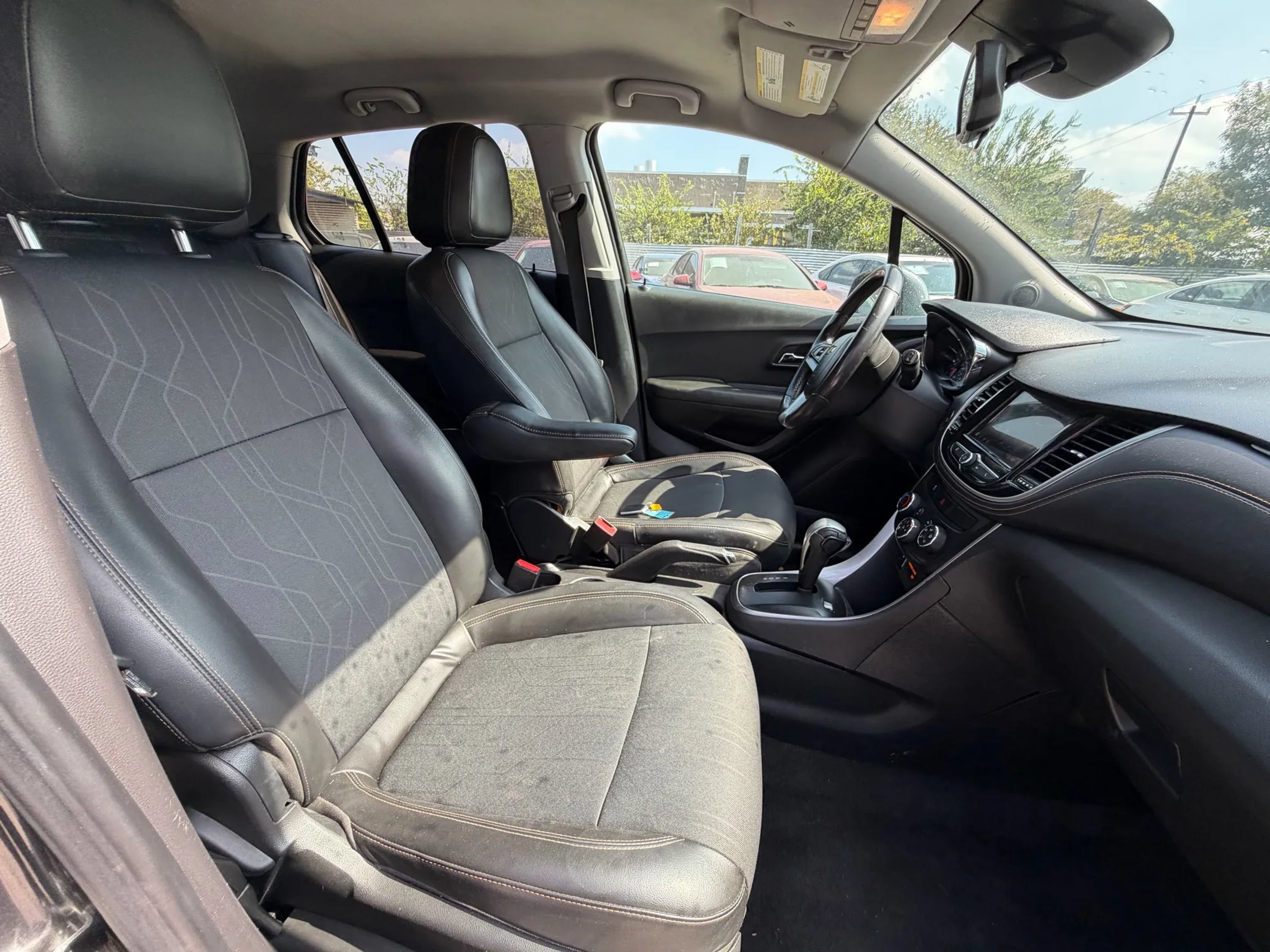 Used 2018 Chevrolet Trax LT w/ LT Convenience Package FWD image 14