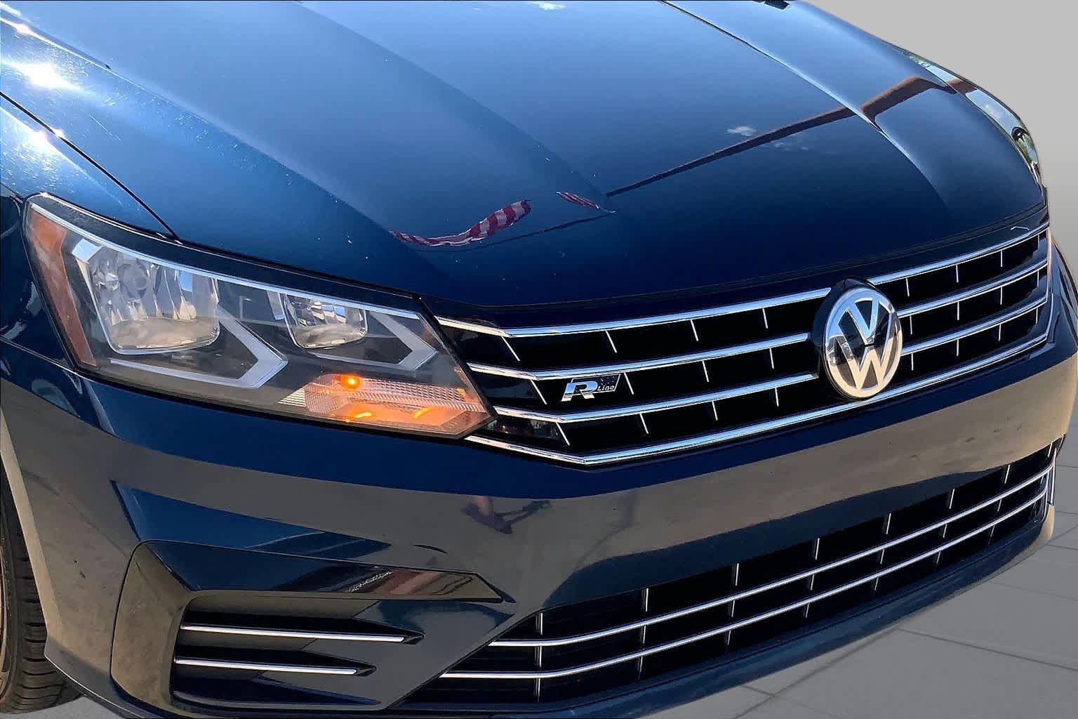 Used 2018 Volkswagen Passat 2.0T R-Line FWD image 29