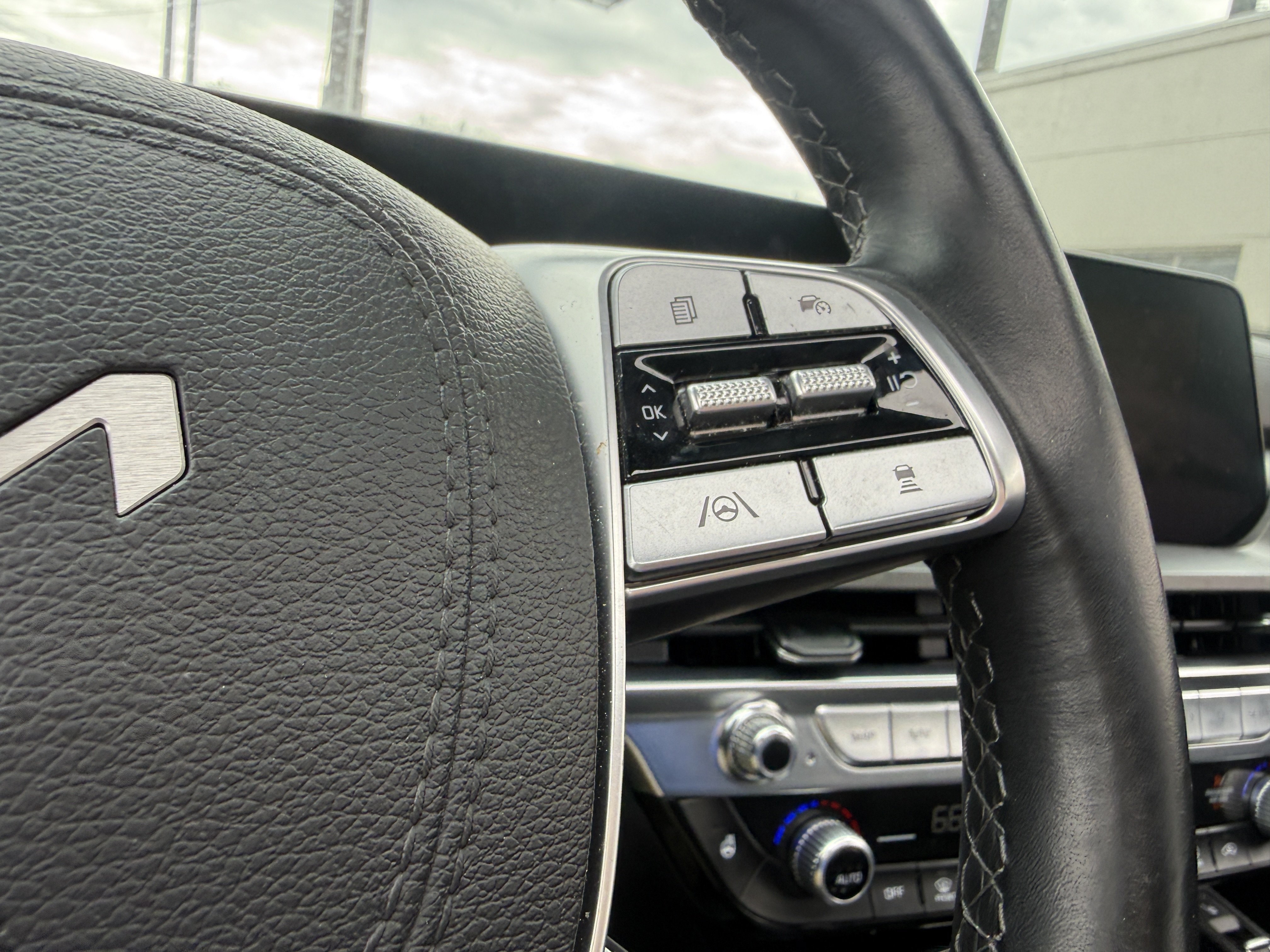 Used 2024 Kia Telluride SX AWD/4WD image 16