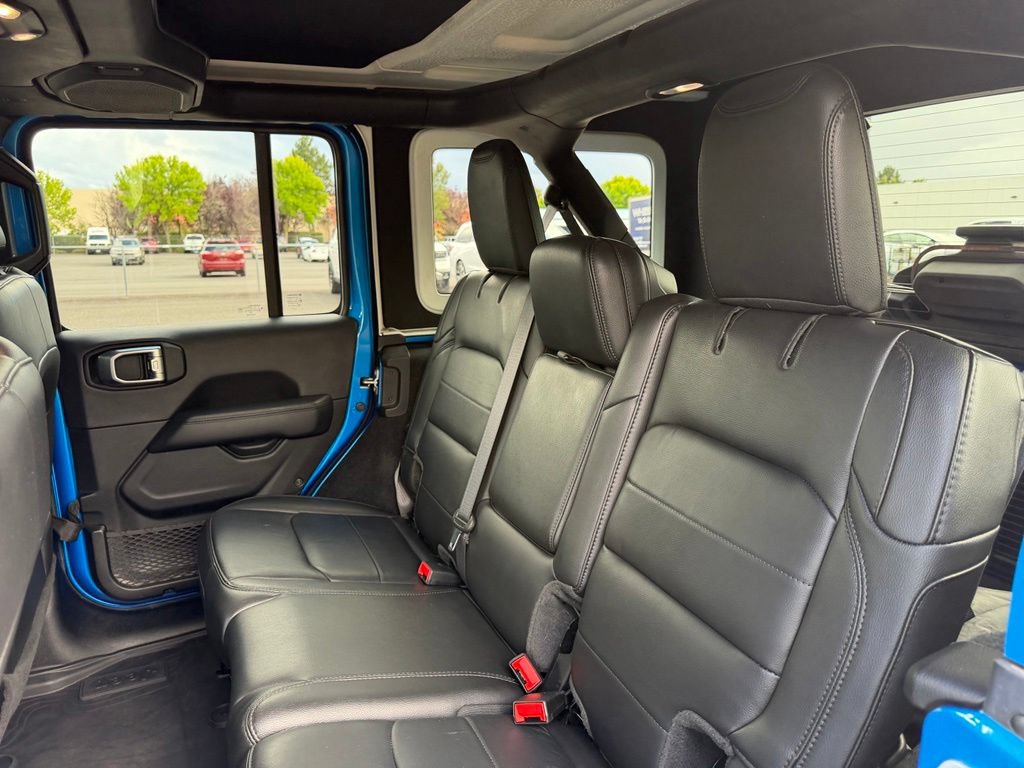 Used 2022 Jeep Wrangler Unlimited Sahara AWD/4WD image 31
