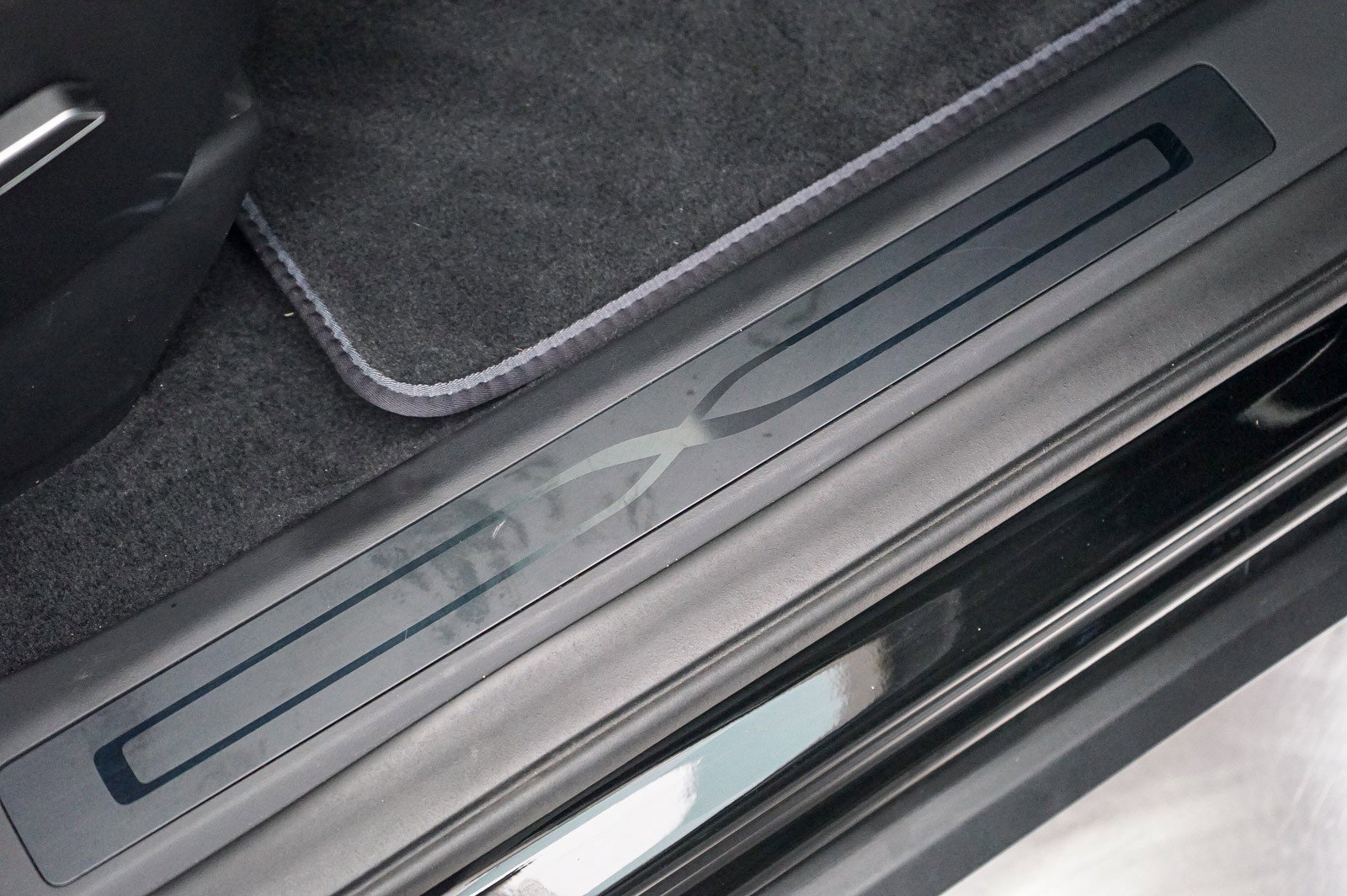 Used 2024 Tesla Model X Plaid image 31