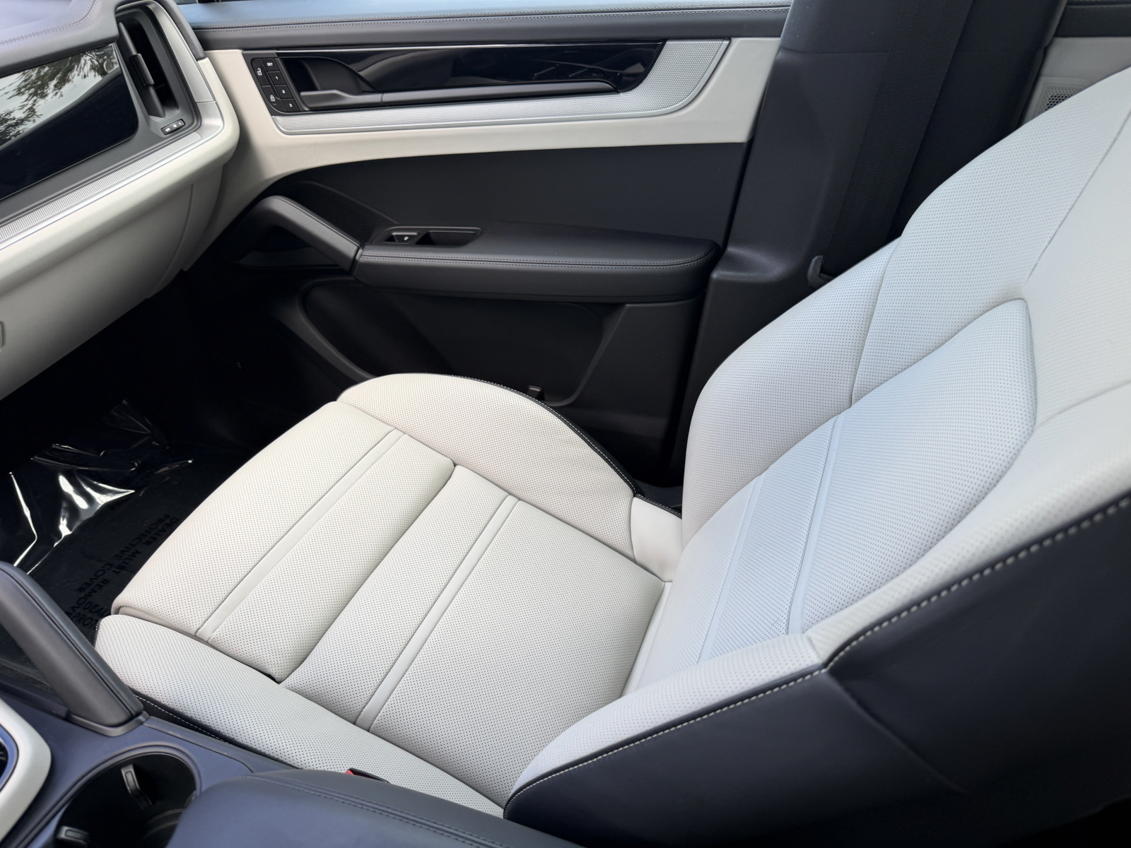 Certified 2024 Porsche Cayenne S AWD/4WD image 18