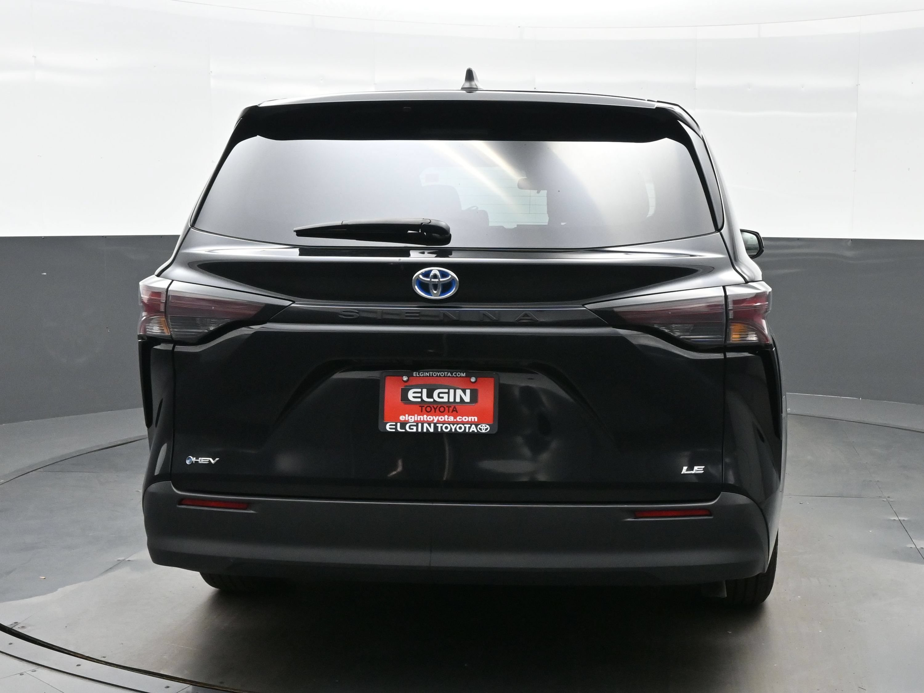 Used 2025 Toyota Sienna LE FWD image 5