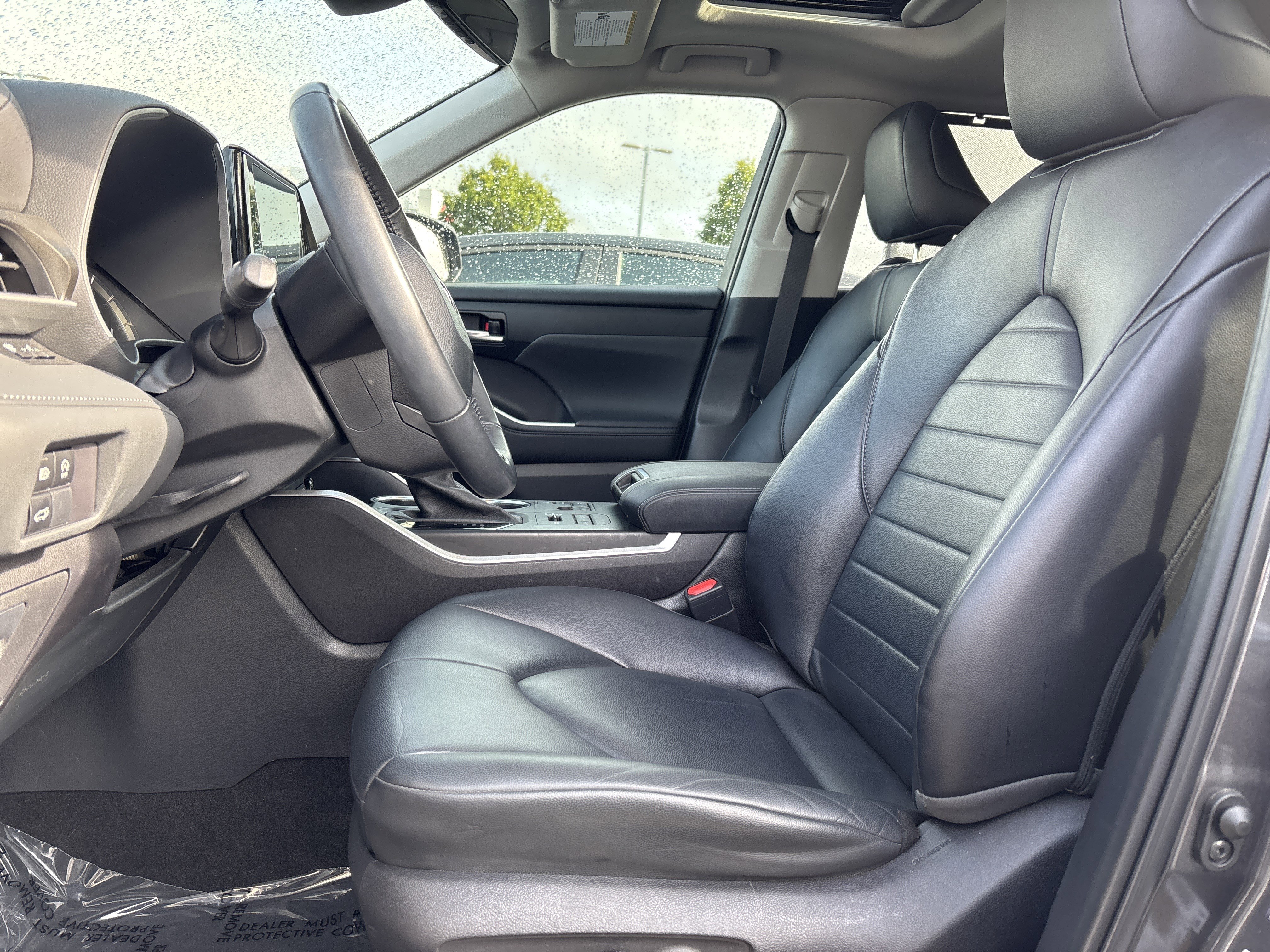 Used 2023 Toyota Highlander XLE AWD/4WD image 15
