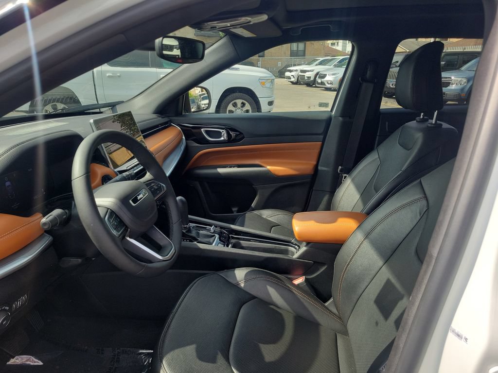 Certified 2024 Jeep Compass Limited w/ Elite Group AWD/4WD image 17