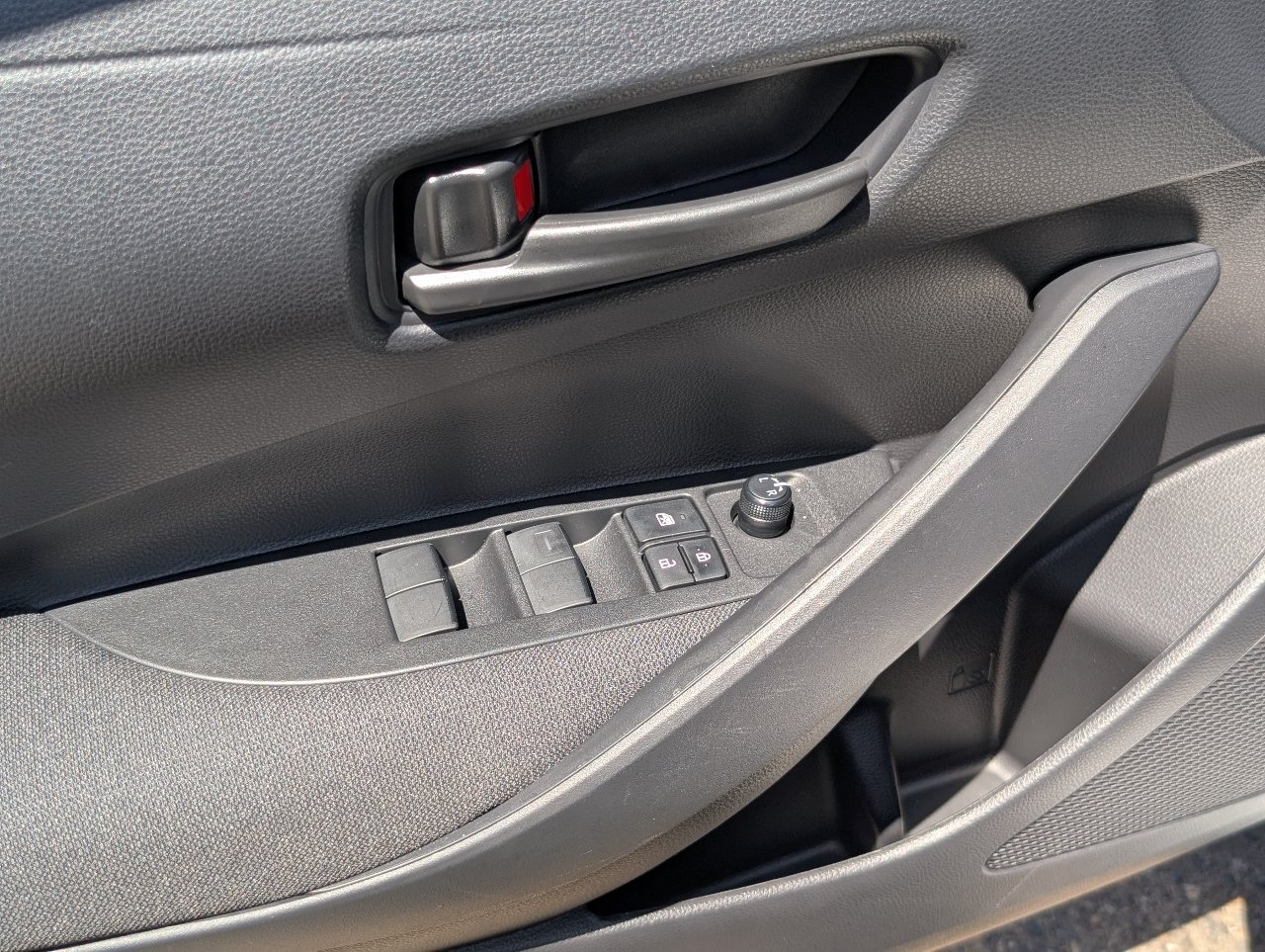 Used 2026 Toyota Corolla LE w/ Carpet Mat Package (TMS) FWD image 15