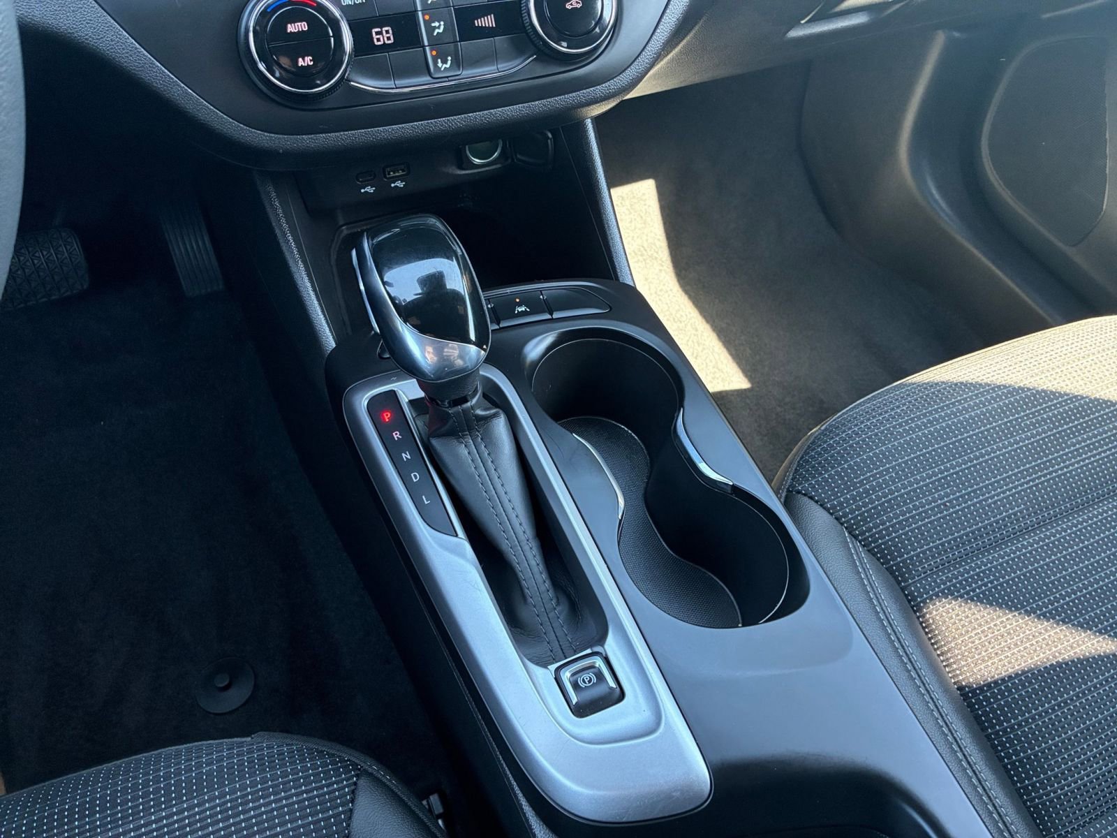 Used 2025 Buick Envista Preferred image 40