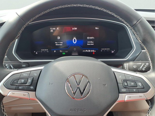 Certified 2024 Volkswagen Tiguan SE AWD/4WD image 24