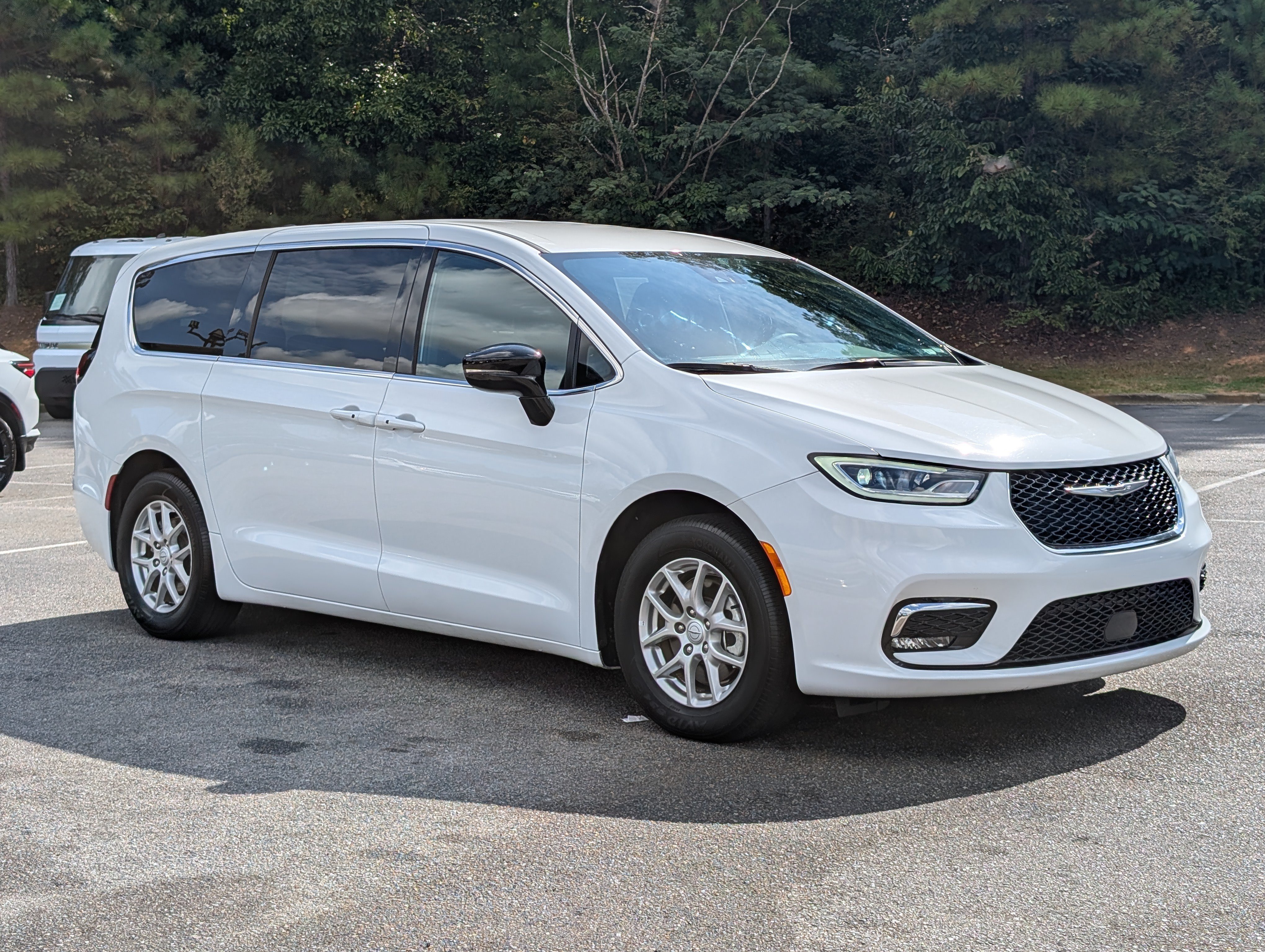 Used 2026 Chrysler Pacifica Select FWD image 11