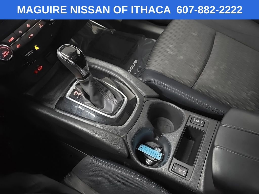 Used 2018 Nissan Rogue SV w/ Sun & Sound Touring Package image 28