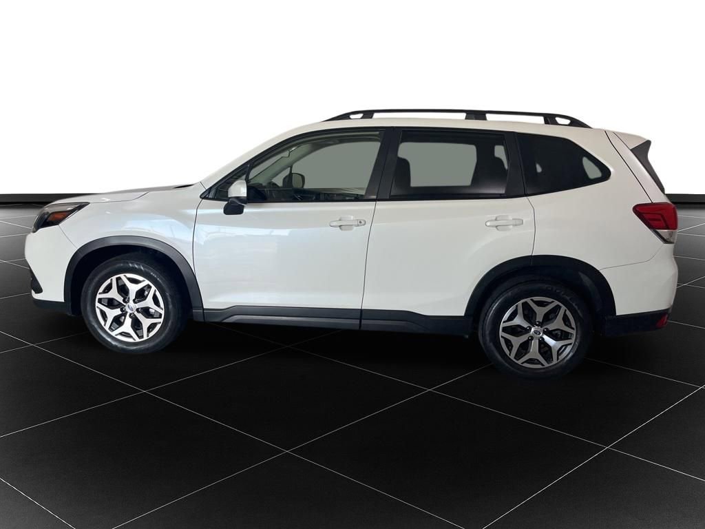 Used 2023 Subaru Forester Premium image 2
