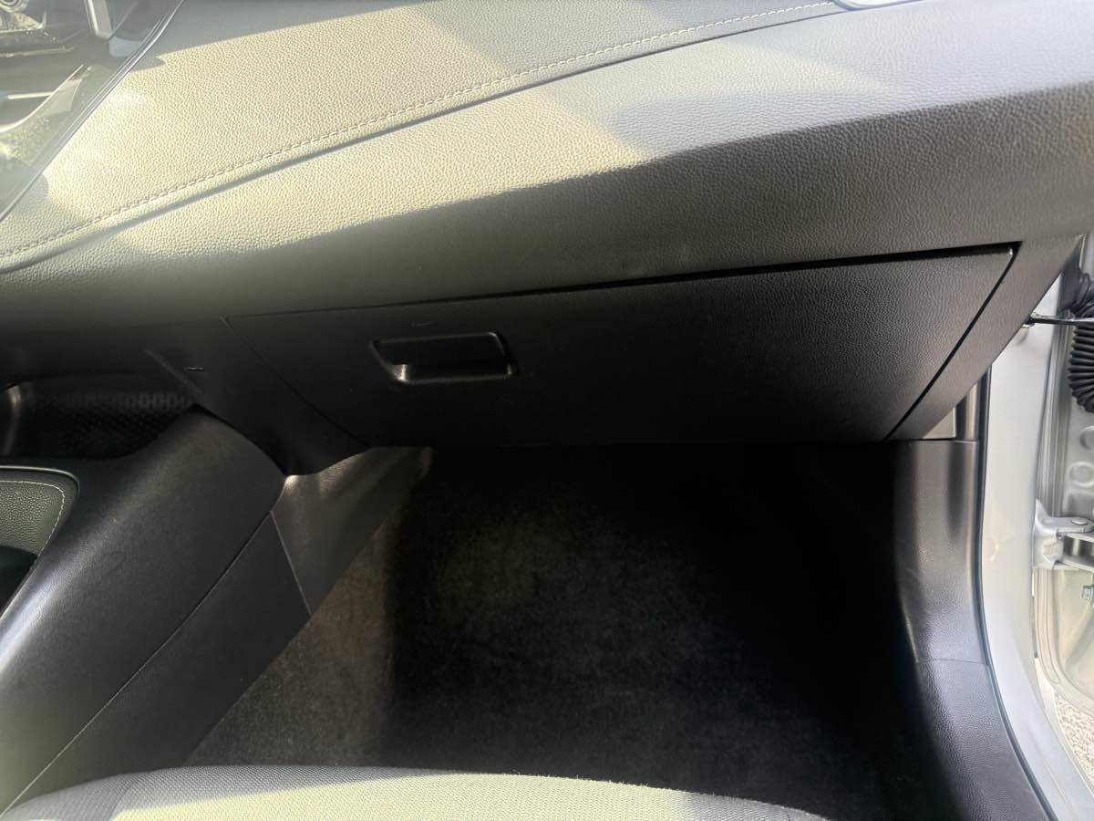 Used 2020 Toyota Corolla SE w/ Carpet Mat Package image 36