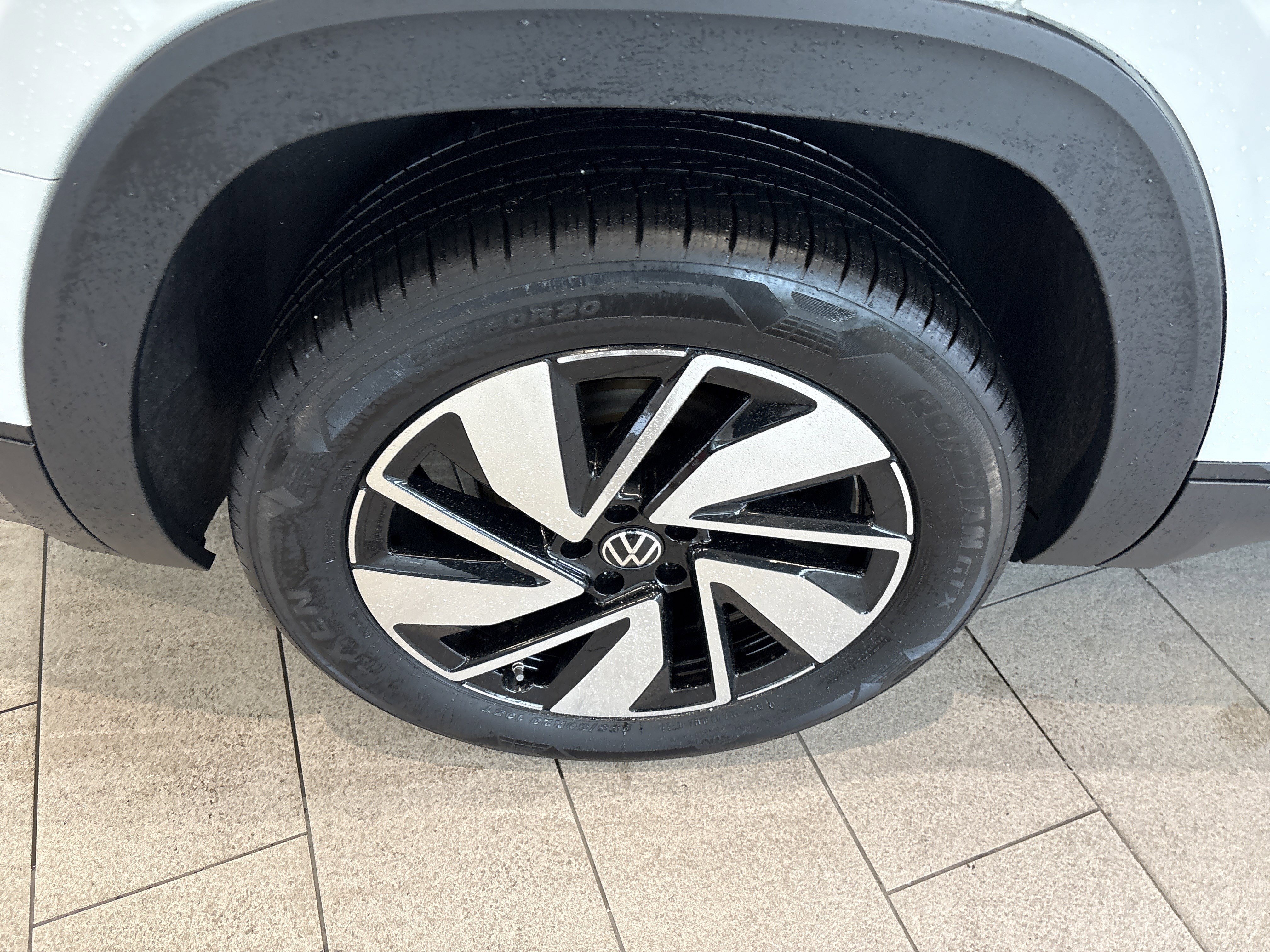 Certified 2024 Volkswagen Atlas SE image 9