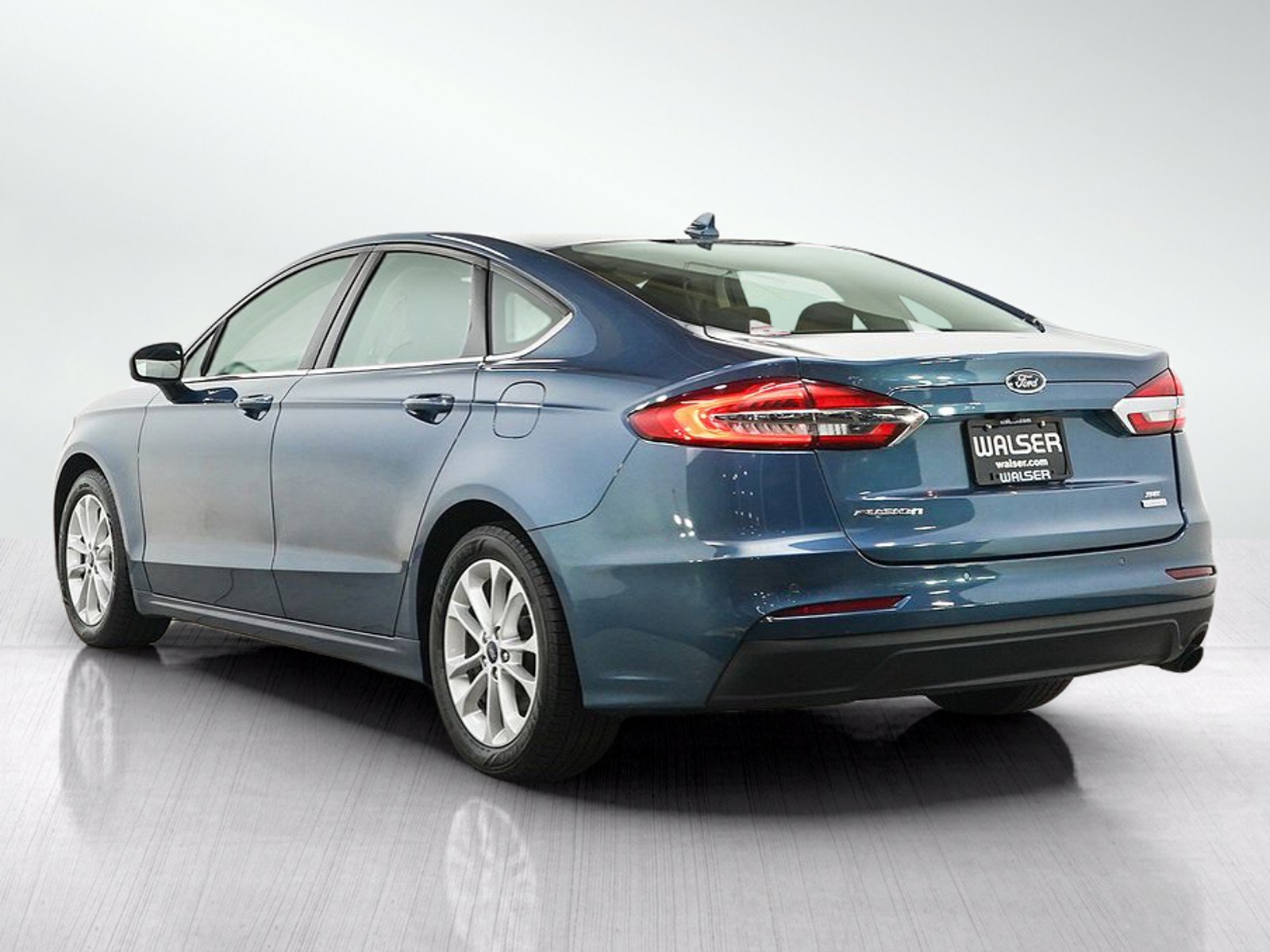 Used 2019 Ford Fusion SE FWD image 3