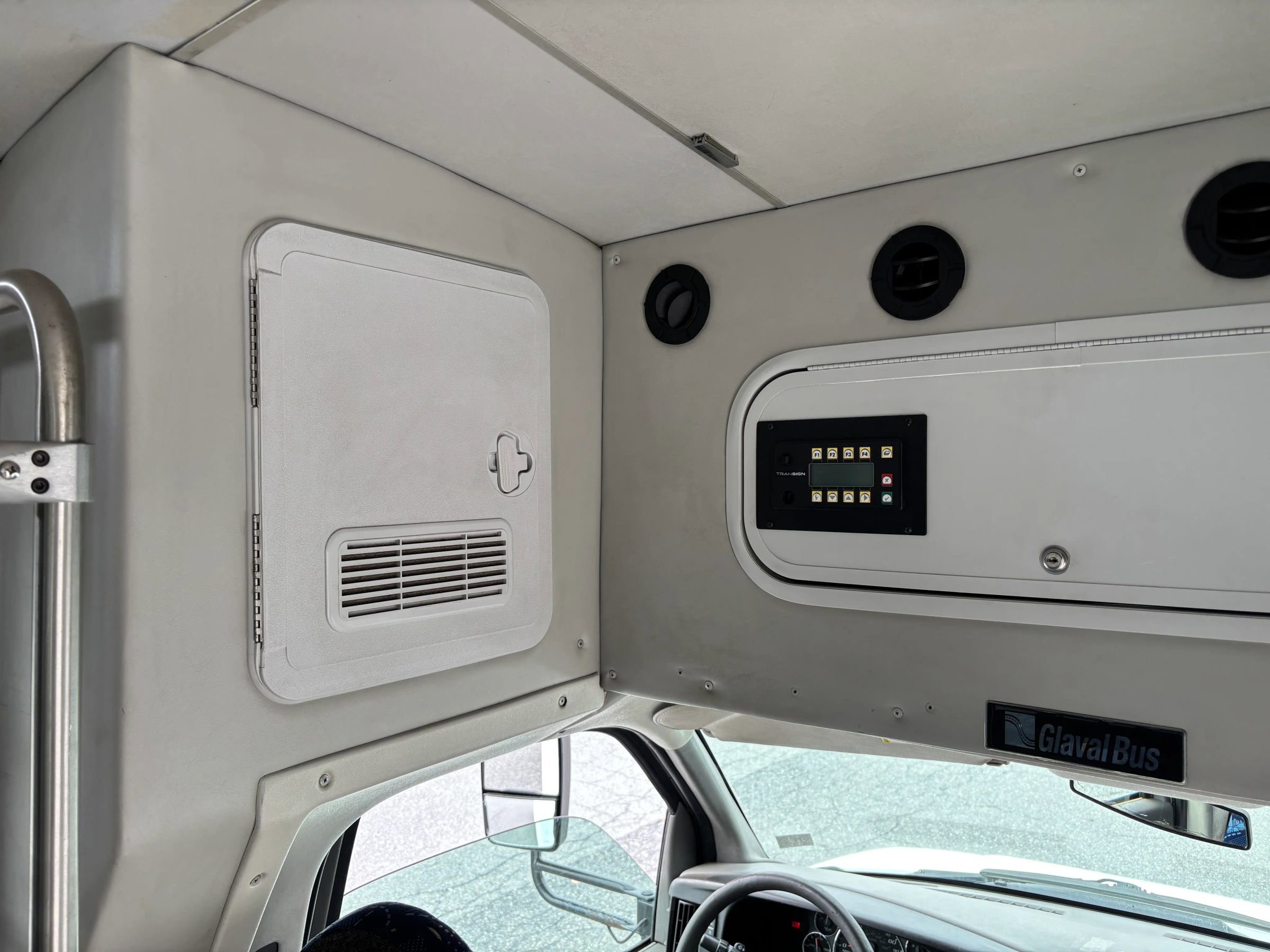 Used 2015 Chevrolet Express 4500 w/ Shuttle Bus Package RWD image 32