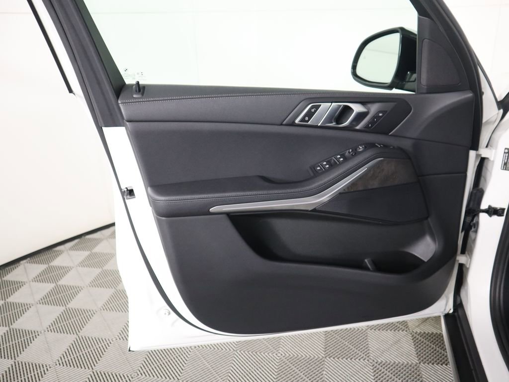 Used 2022 BMW X5 sDrive40i w/ Parking Assistance Package image 25