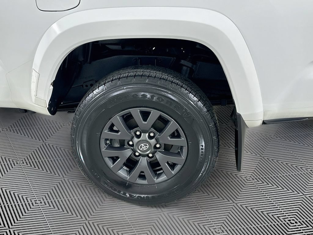 Used 2020 Toyota Tacoma SR5 AWD/4WD image 11